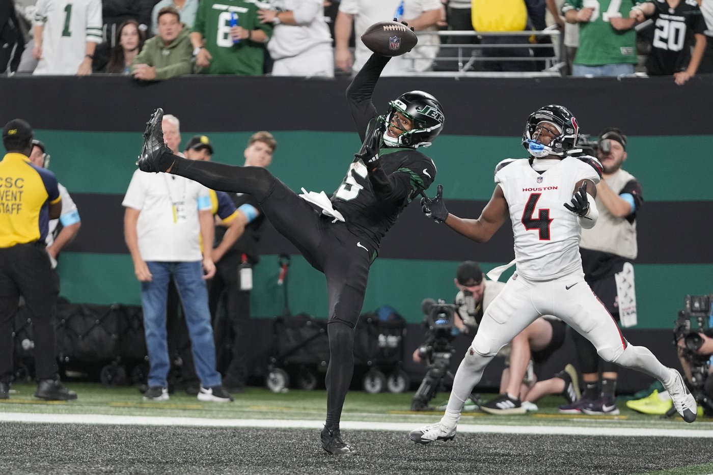 Garrett Wilson makes eye-popping TD catch, Jets beat Texans 21-13 to snap 5-game skid | iNFOnews.ca Garrett Wilson makes eye-popping TD catch, Jets beat Texans 21-13 to snap 5-game skid | iNFOnews.ca
