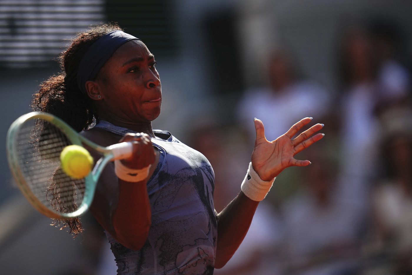 French Open 2025: Coco Gauff emerges from a tough second set to return to Week 2 in Paris | iNFOnews.ca