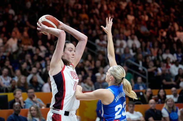 US wins fifth straight women's FIBA World Cup title, beating France 97-79 | iNFOnews.ca