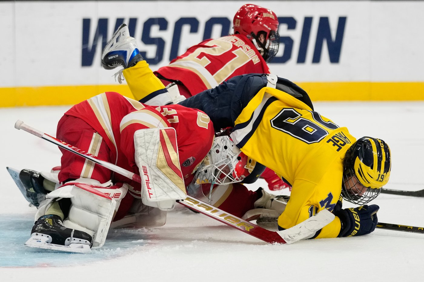 Kent Anderson’s 2-OT winner lifts Denver past Michigan 4-3 in Frozen Four thriller | iNFOnews.ca Kent Anderson’s 2-OT winner lifts Denver past Michigan 4-3 in Frozen Four thriller | iNFOnews.ca