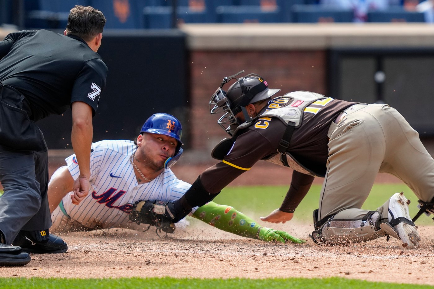 Carson Benge hits a two-run homer to help the surging Mets past the Padres, 4-2 | iNFOnews.ca