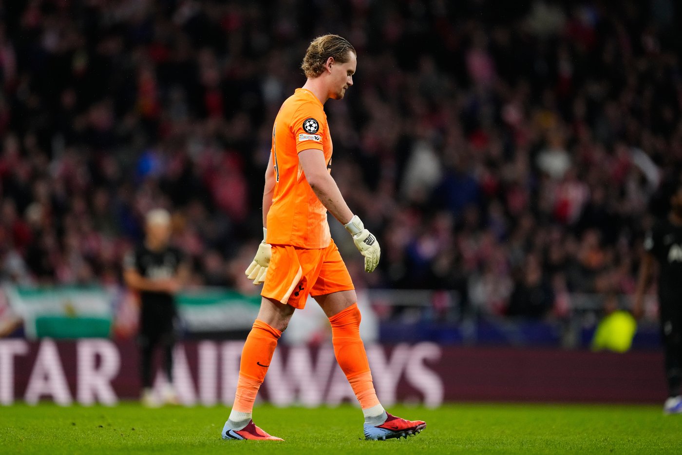 Tottenham goalkeeper Kinsky substituted in 17th minute of nightmarish Champions League debut | iNFOnews.ca