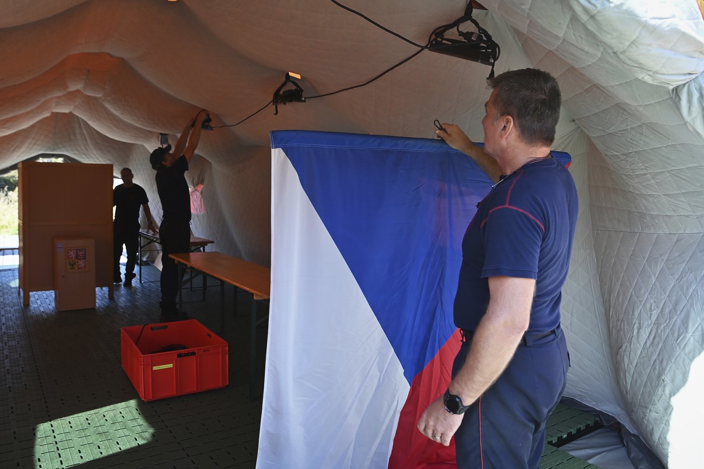 Czechs vote in Senate and regional elections in the aftermath of massive flooding | iNFOnews.ca Czechs vote in Senate and regional elections in the aftermath of massive flooding | iNFOnews.ca