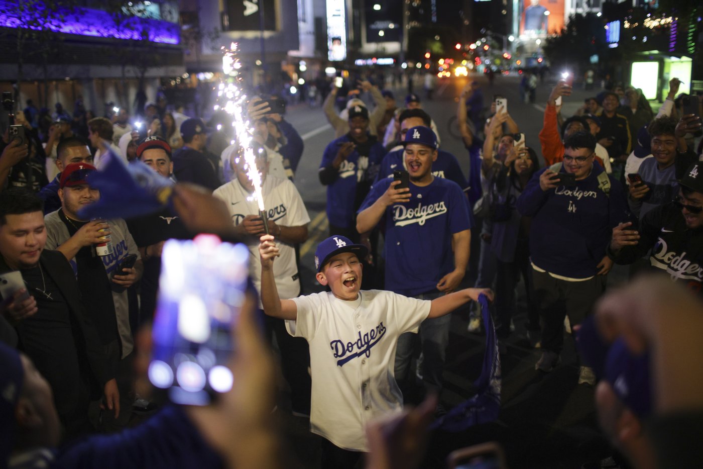 PHOTO COLLECTION: World Series Reax | iNFOnews.ca PHOTO COLLECTION: World Series Reax | iNFOnews.ca