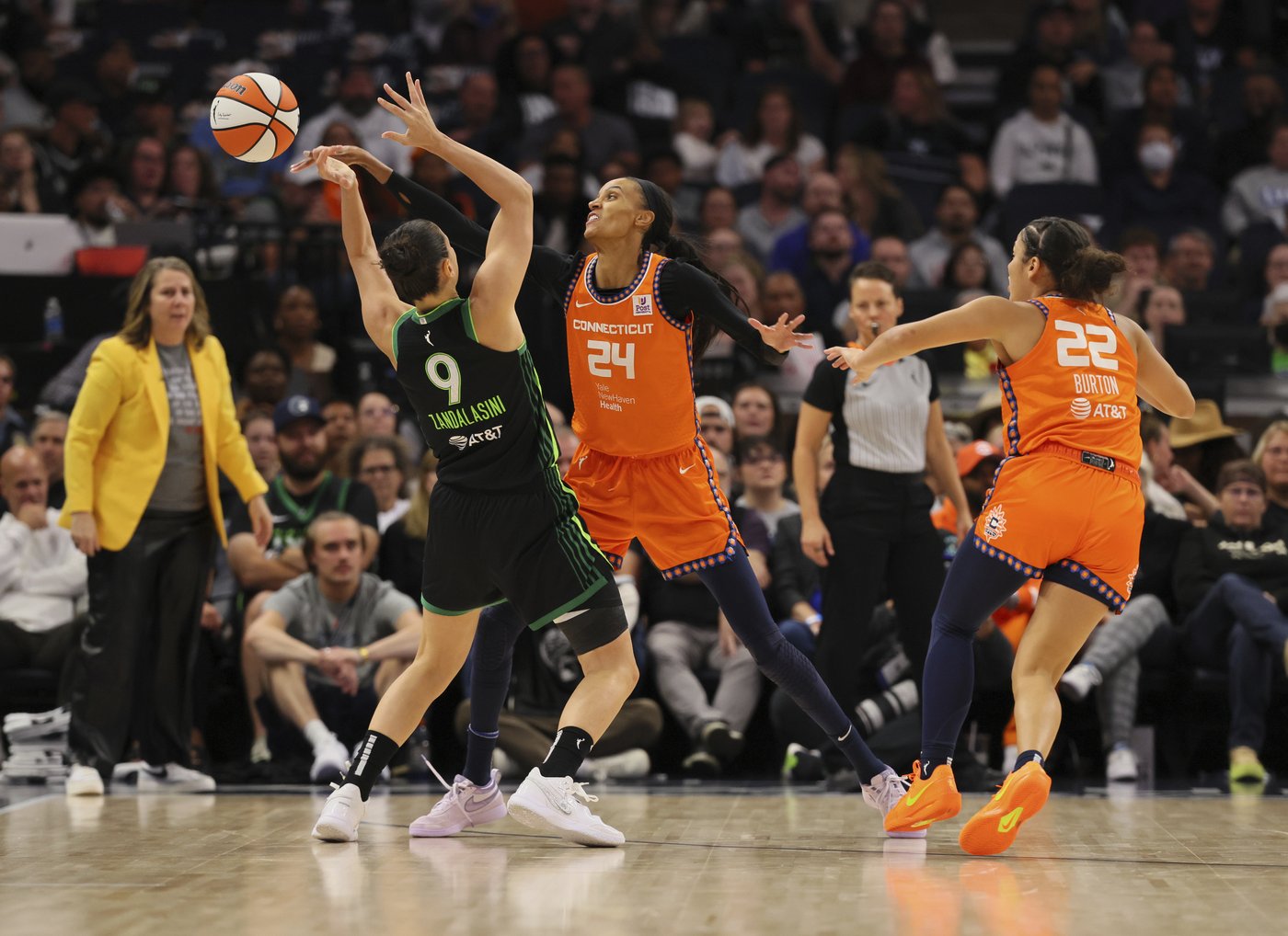 Lynx top Sun 77-70 in Game 2 to even WNBA semifinals behind Collier's supporting cast | iNFOnews.ca