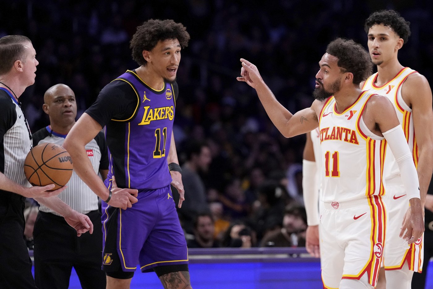 LeBron James breaks Jordan's record for 30-point games in Lakers' 119-102 win over Hawks | iNFOnews.ca