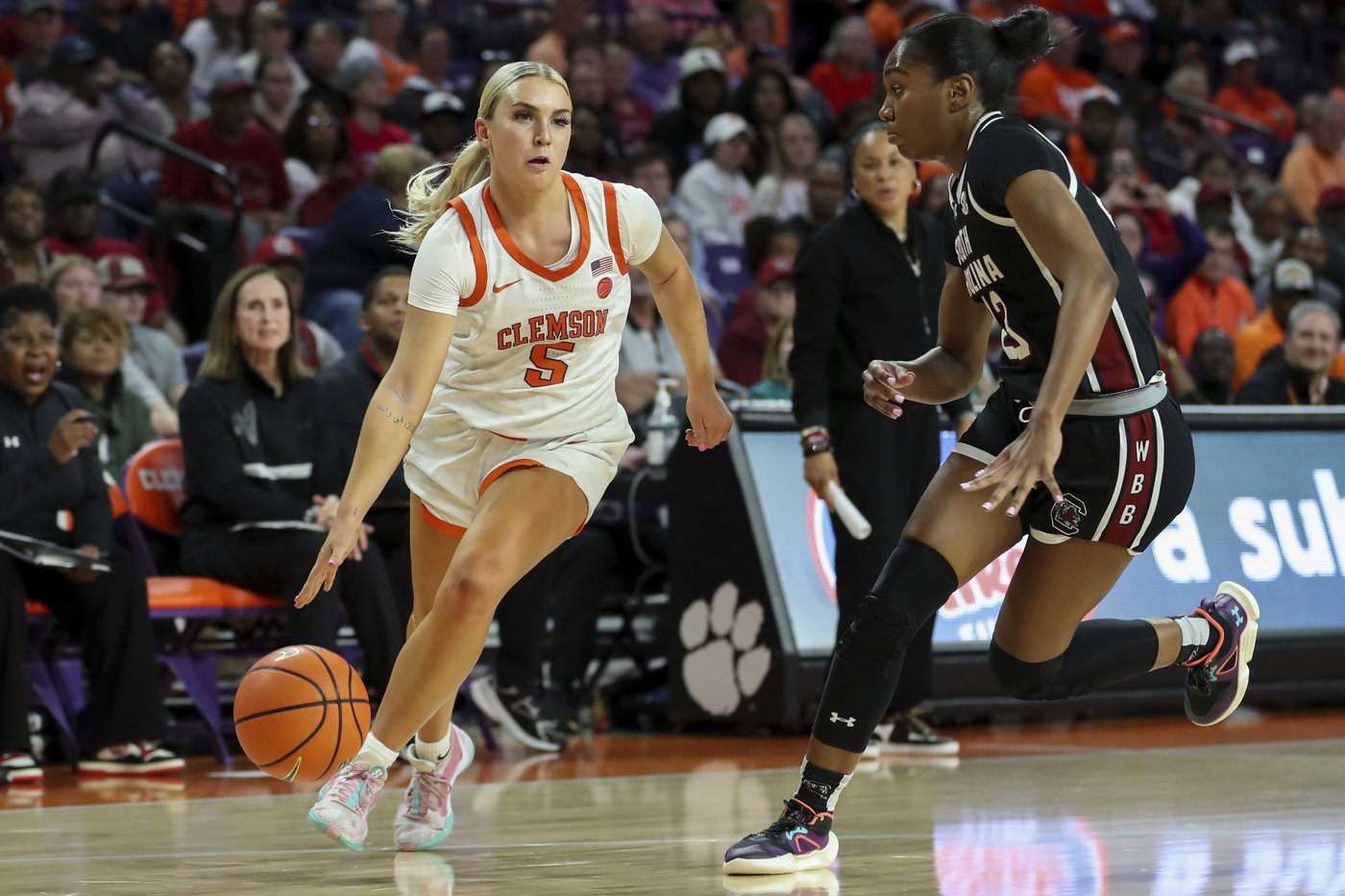 In a 'Final Four-type weekend,' two top-6 clashes put women's college basketball focus on West Coast | iNFOnews.ca