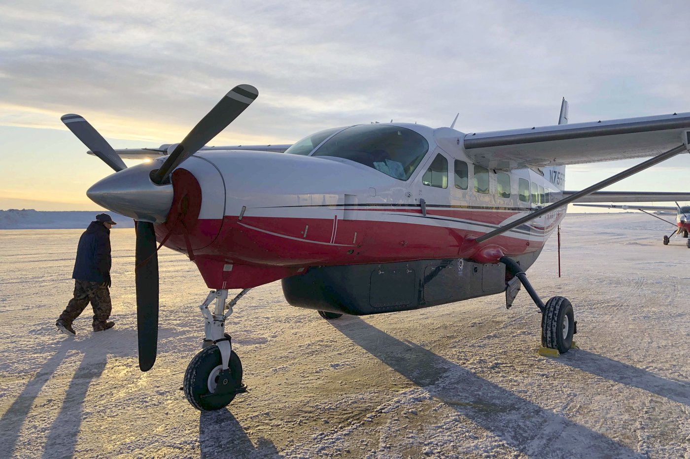 Crews rush to recover commuter plane found crashed on Alaska sea ice before expected snow and wind | iNFOnews.ca