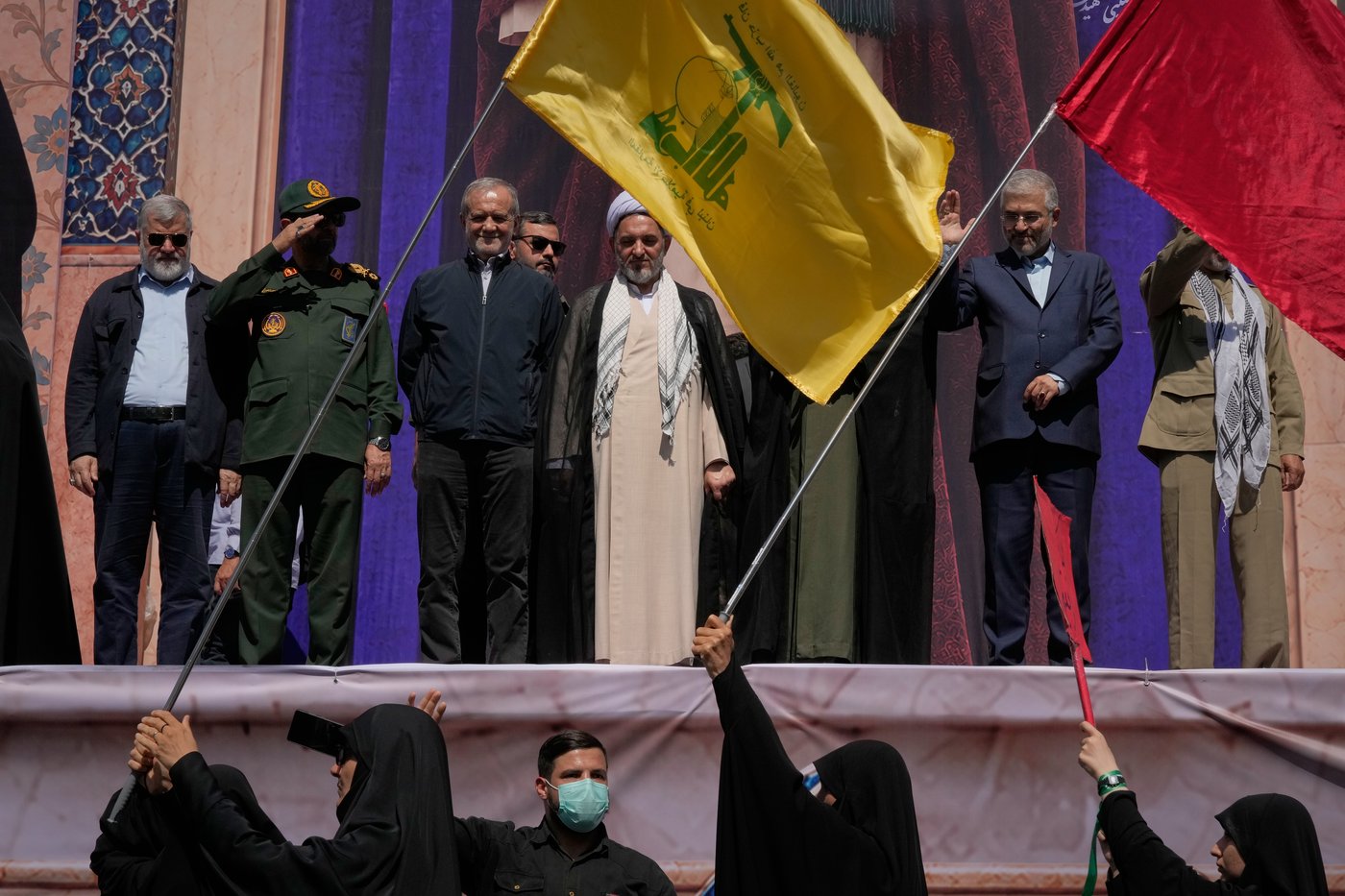 Iran stages massive Tehran rally as volunteers pledge to take up arms, in photos | iNFOnews.ca