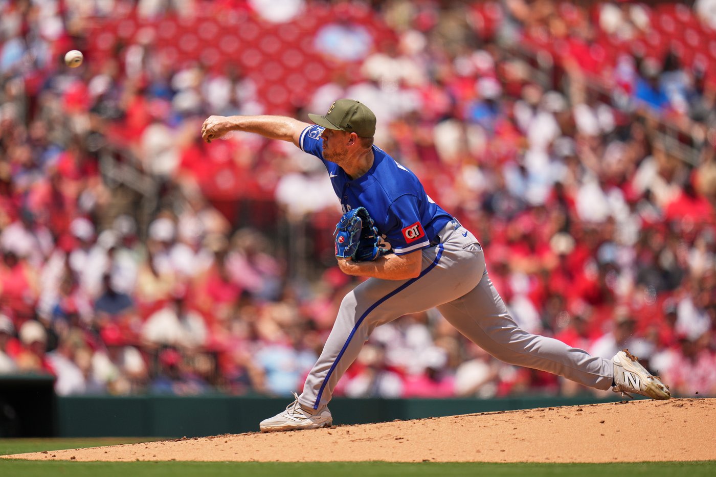 Salvador Perez homers and drives in both runs to help the Royals beat the Cardinals 2-0 | iNFOnews.ca