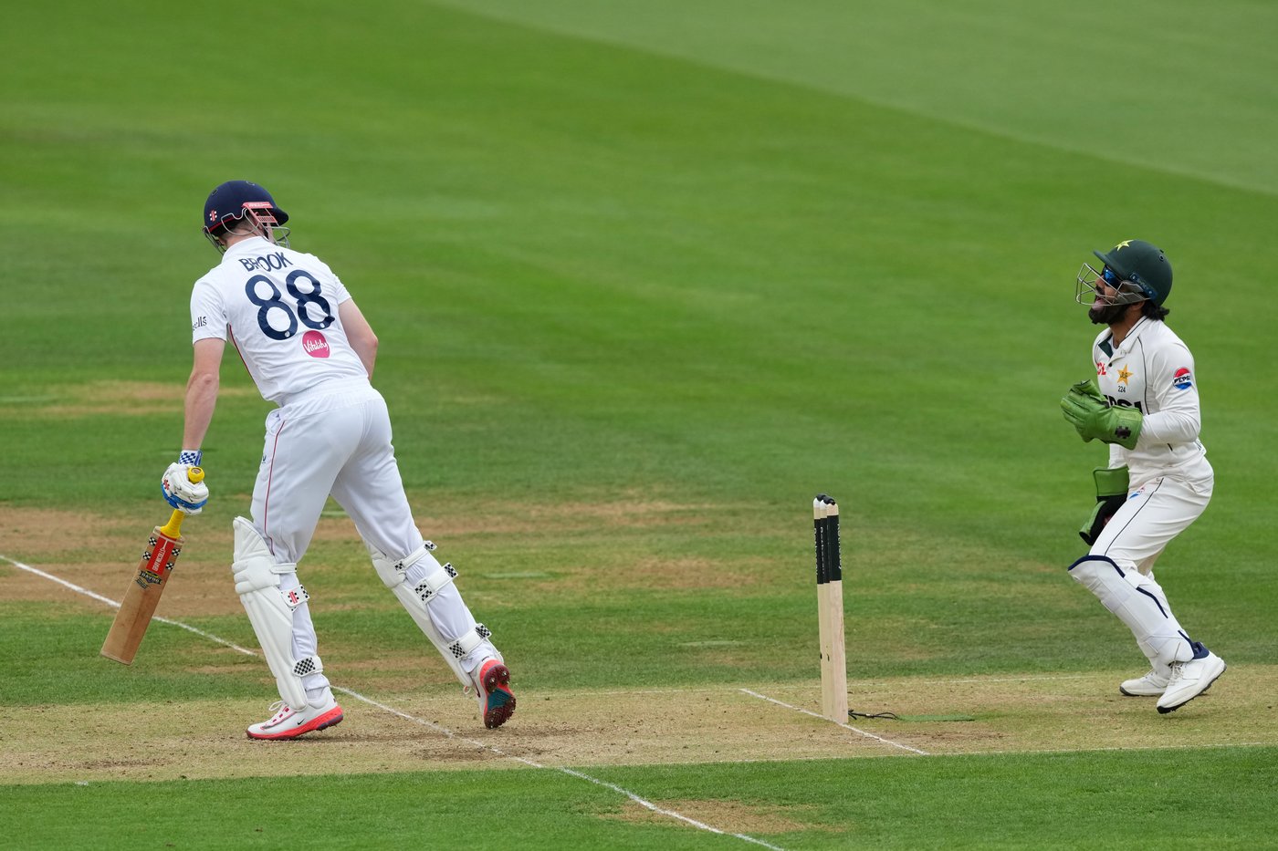 England extends lead to 357 runs in second test against Pakistan on rainy day at Lord's | iNFOnews.ca England extends lead to 357 runs in second test against Pakistan on rainy day at Lord's | iNFOnews.ca