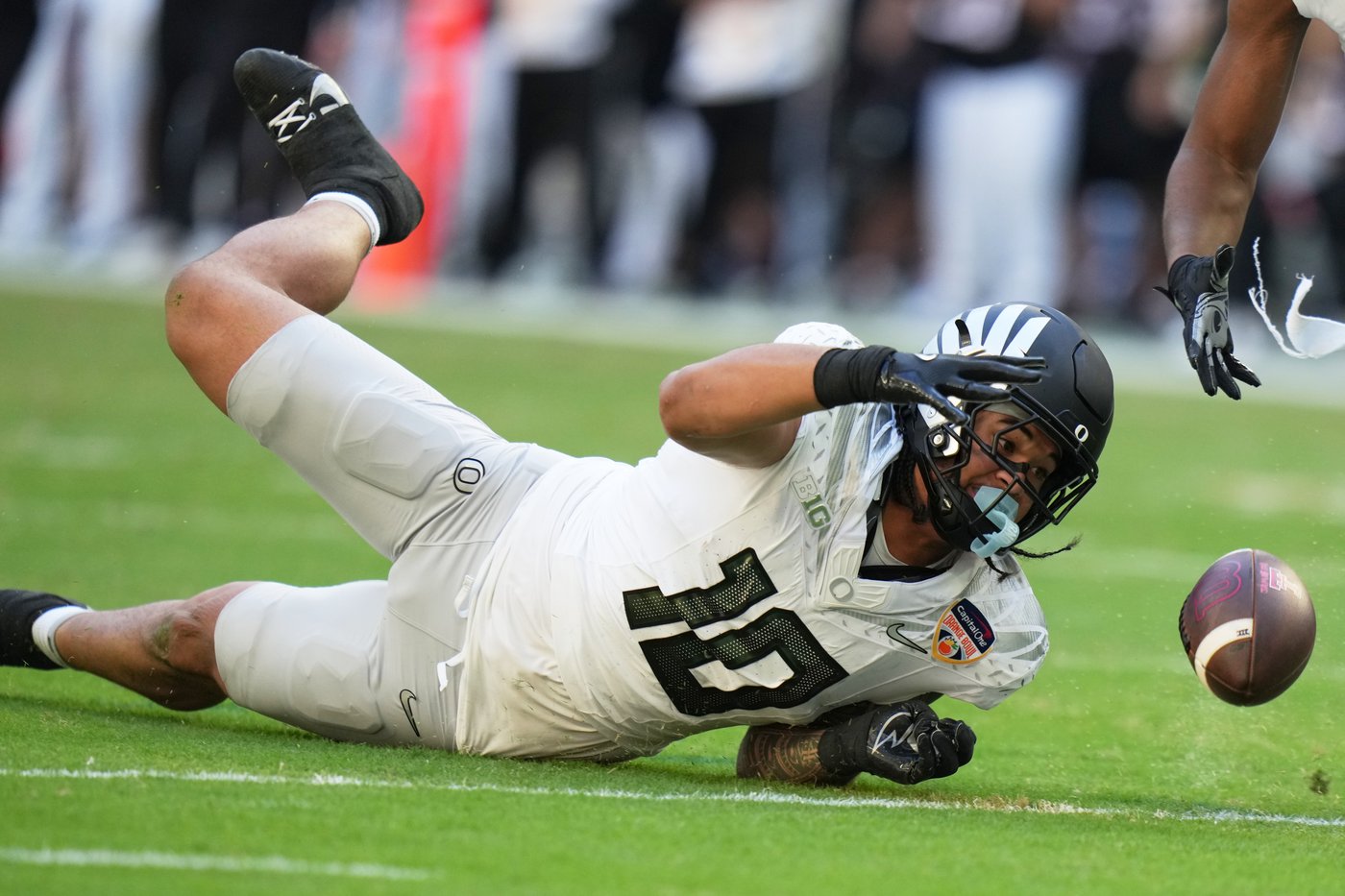 Defense carries the day for Oregon, as Ducks move into CFP semifinals by topping Texas Tech 23-0 | iNFOnews.ca