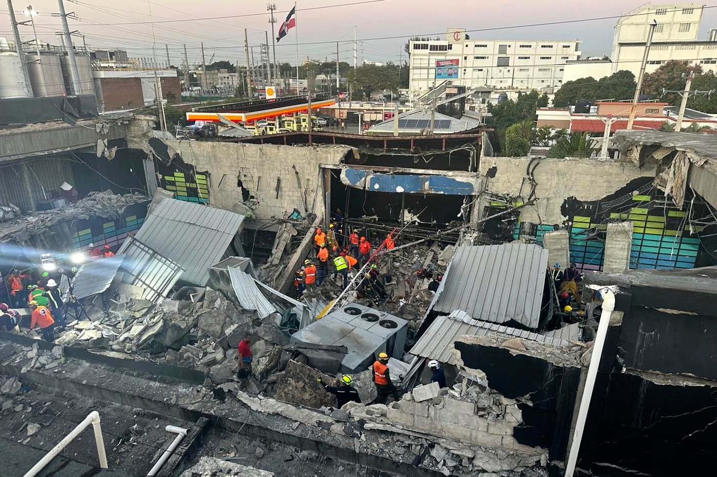 53 frantic hours of searching for survivors after the roof collapses at an iconic Dominican club | iNFOnews.ca 53 frantic hours of searching for survivors after the roof collapses at an iconic Dominican club | iNFOnews.ca