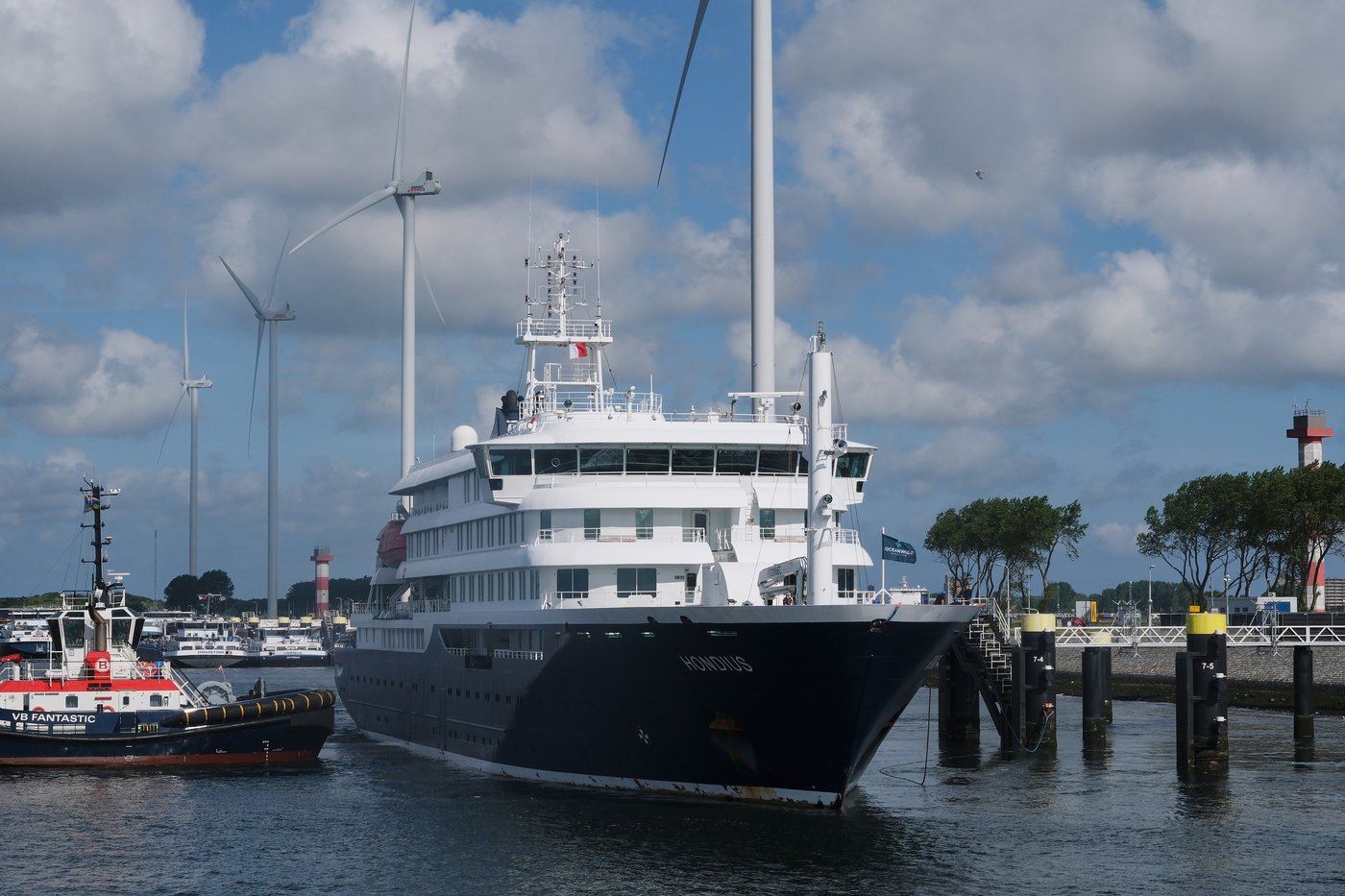 Hantavirus-stricken cruise ship docks in the Netherlands for disinfection | iNFOnews.ca