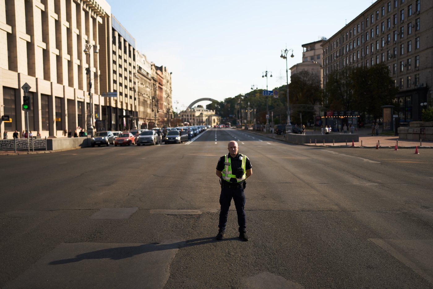 Photos show Kyiv pausing for Ukraine’s daily minute of silence | iNFOnews.ca