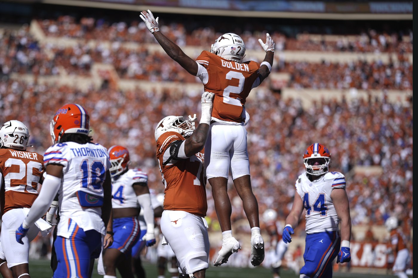 Ewers' 5 TD passes lead No. 5 Texas in 49-17 rout of struggling Florida | iNFOnews.ca