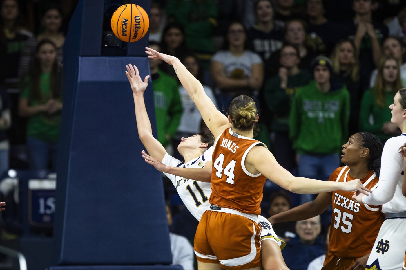 Hidalgo scores 30 as No. 10 Notre Dame women beat No. 4 Texas 80-70 in OT | iNFOnews.ca
