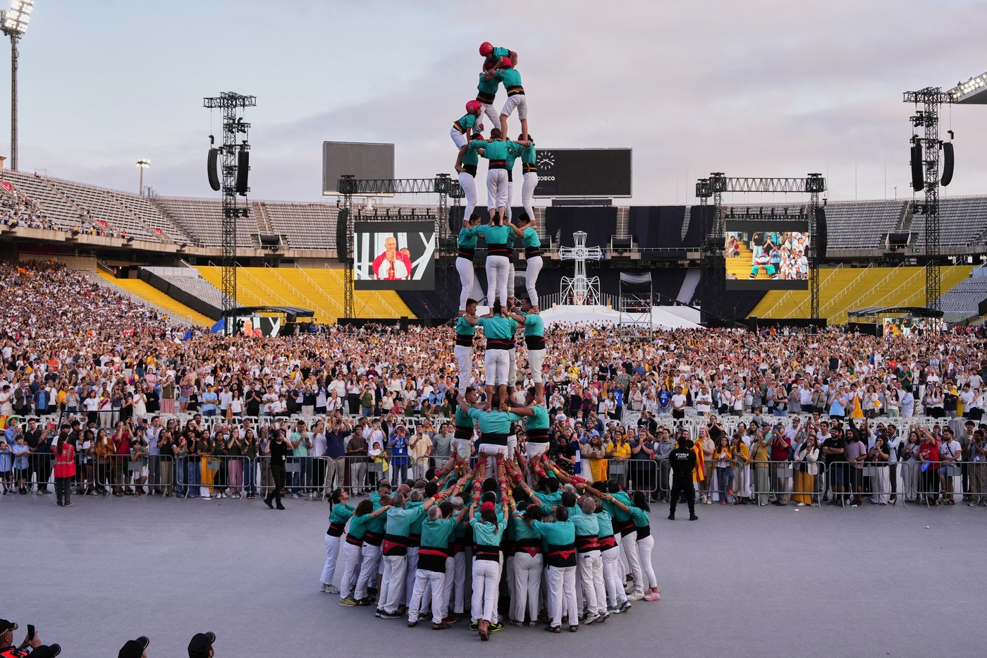 Pope's youth rally in Spain gets raw, with frank discussion of depression and domestic violence | iNFOnews.ca