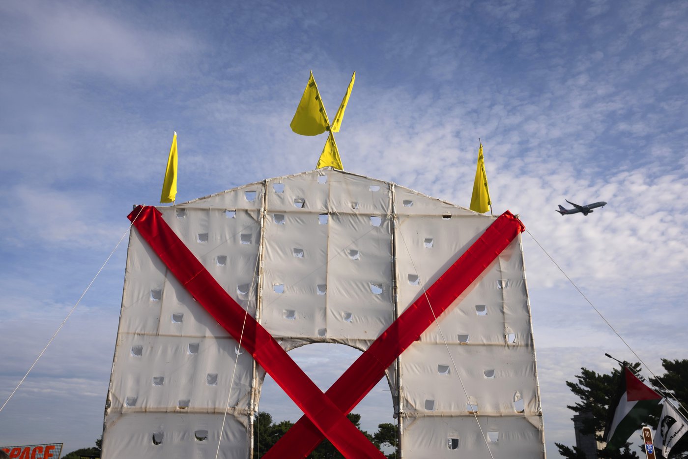 Flight attendants' union flags safety concerns over Trump's Washington arch | iNFOnews.ca Flight attendants' union flags safety concerns over Trump's Washington arch | iNFOnews.ca
