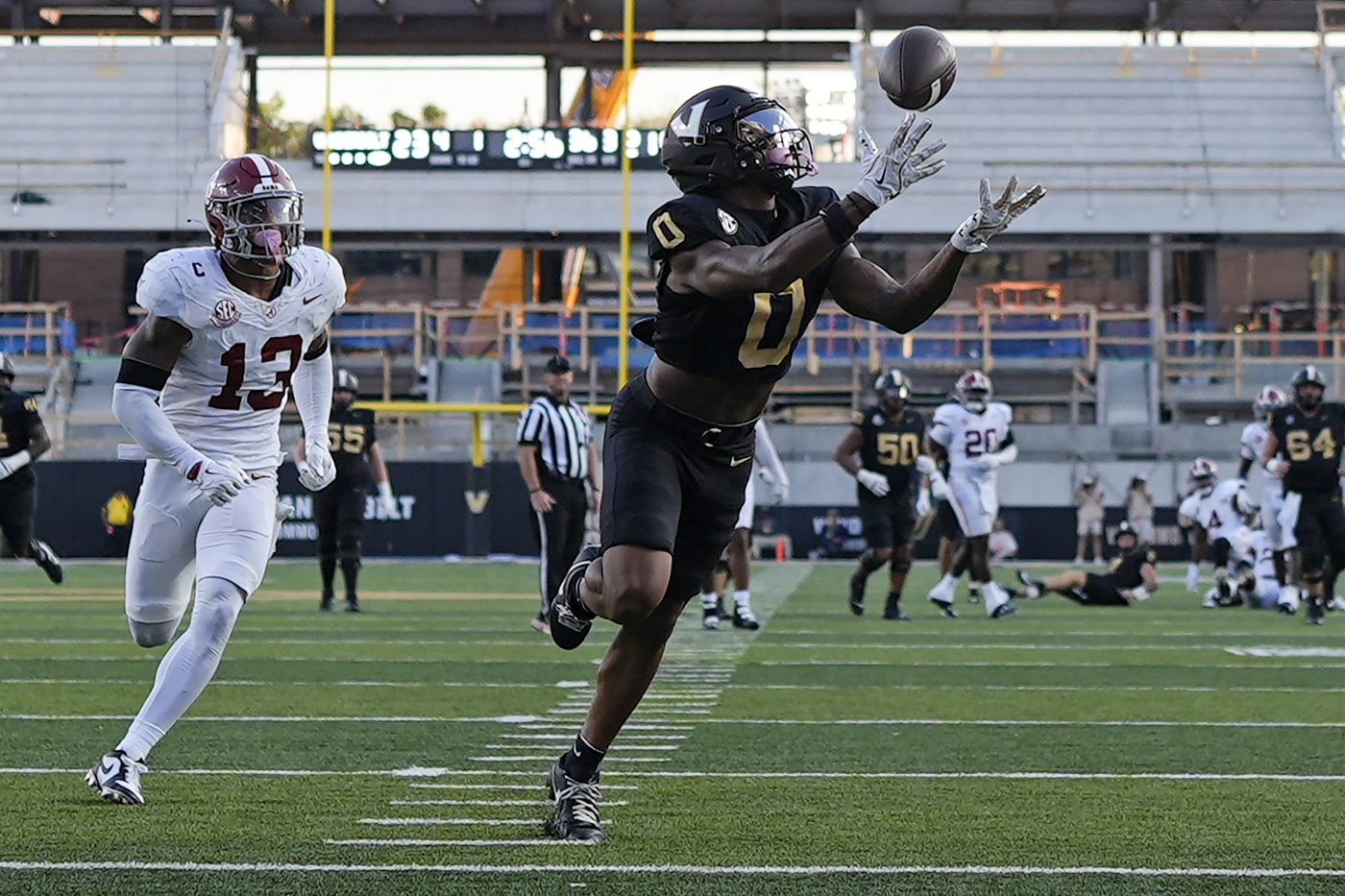 Alabama safety Malachi Moore apologizes for his outburst late in loss to Vanderbilt | iNFOnews.ca