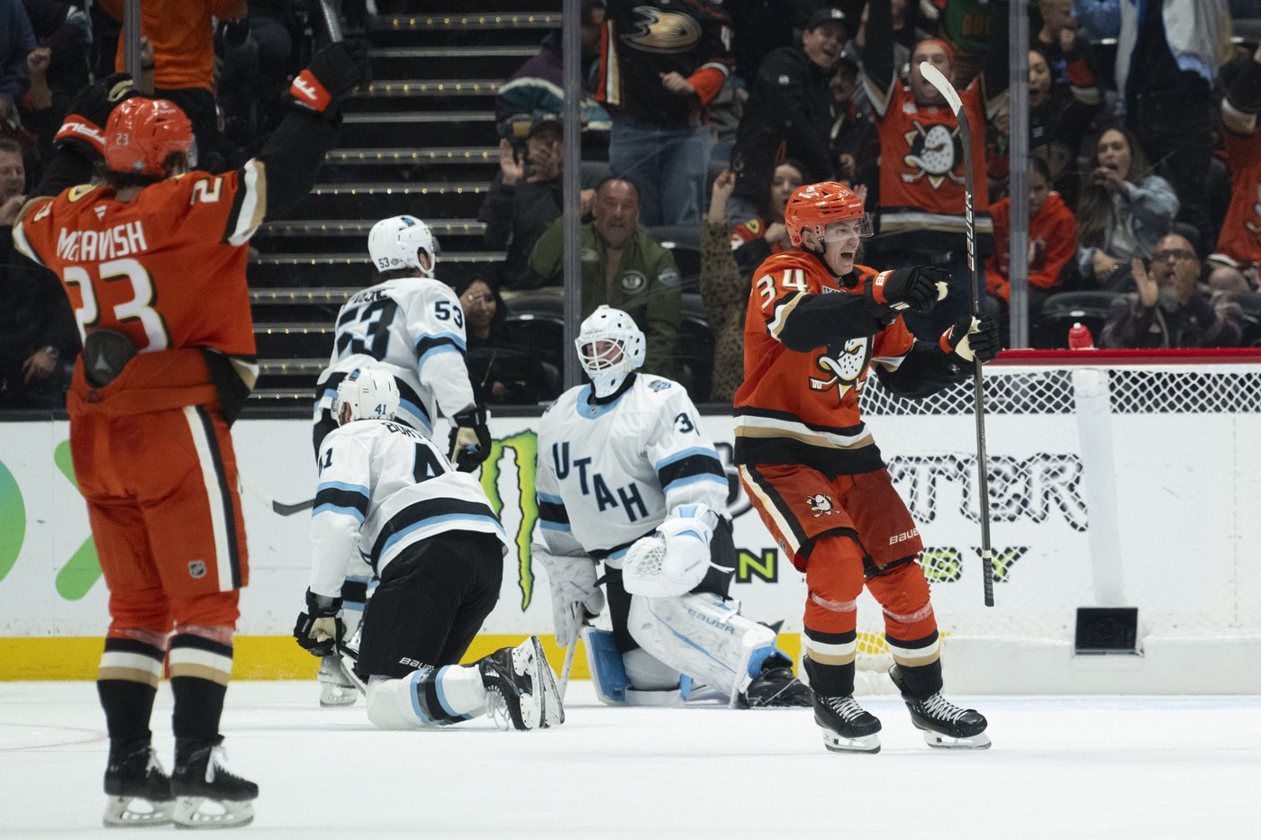 Leo Carlsson scores in OT, and the Ducks beat Utah 5-4 for their 9th straight home opener victory | iNFOnews.ca Leo Carlsson scores in OT, and the Ducks beat Utah 5-4 for their 9th straight home opener victory | iNFOnews.ca