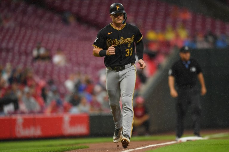 Pirates beat Reds 4-1 to snap four-game losing streak | iNFOnews.ca