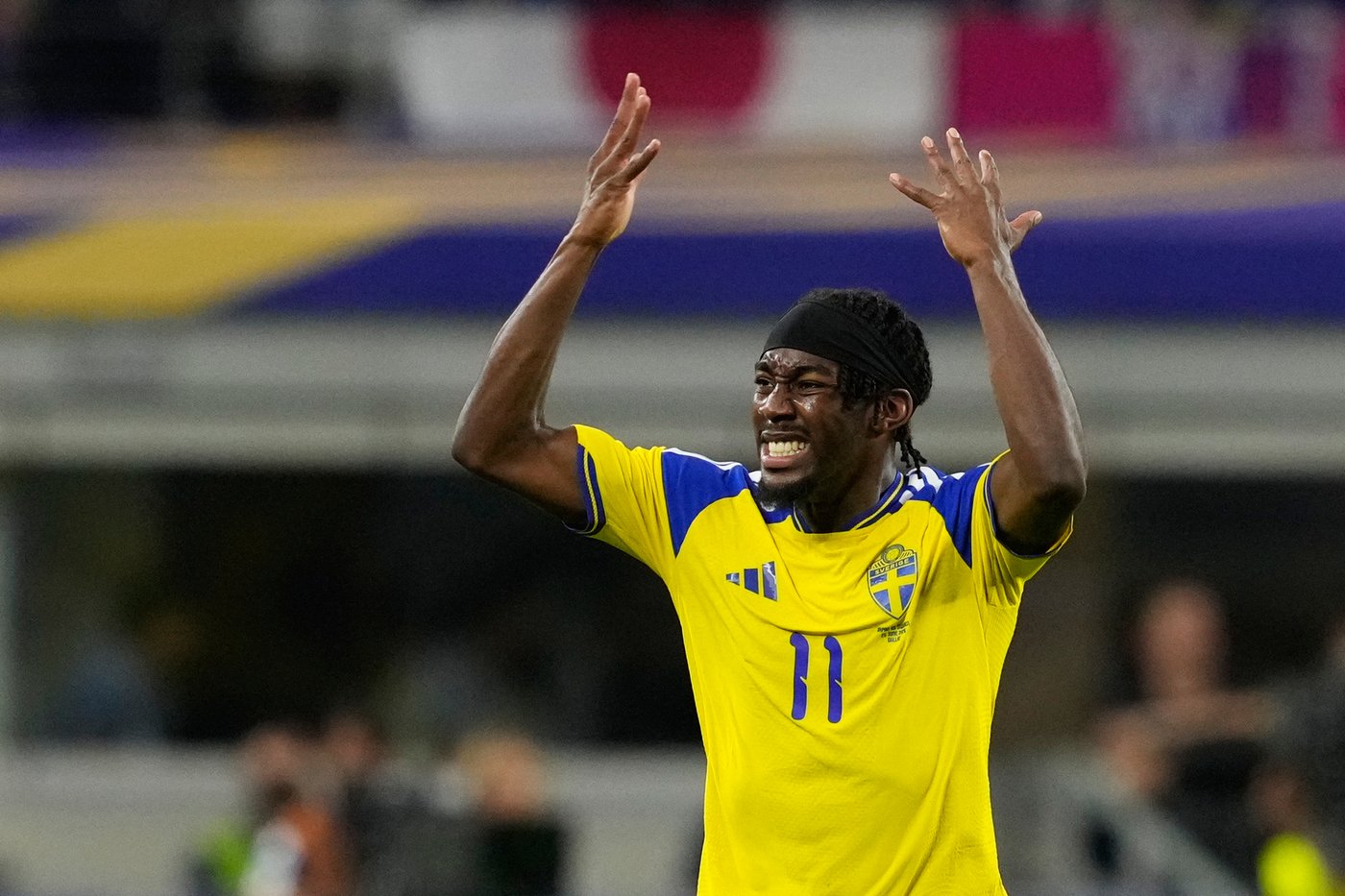 Japan and Sweden play to 1-1 draw as both advance to knockout round at the World Cup | iNFOnews.ca