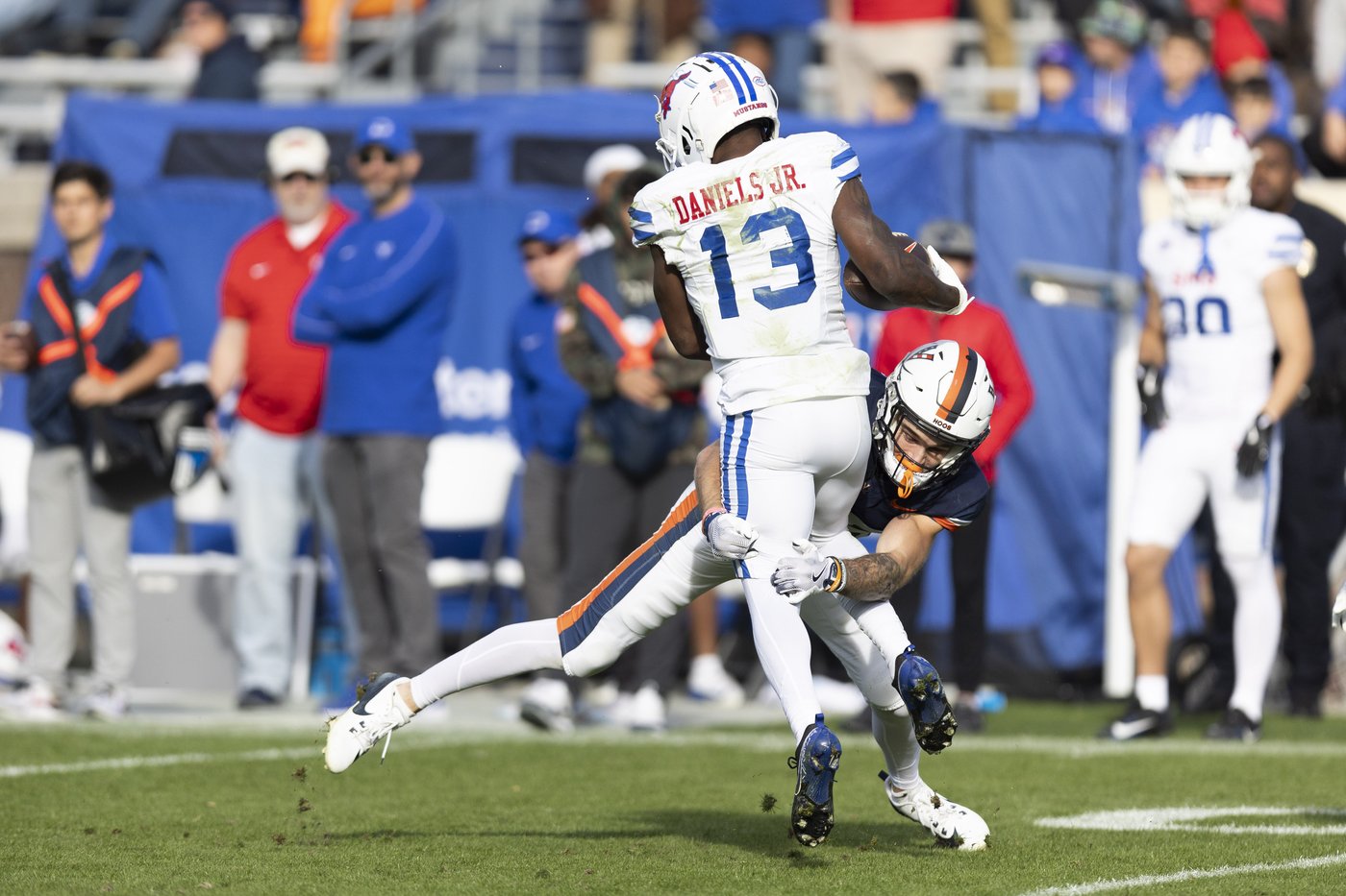 Jennings has 3 TDs as No. 13 SMU routs Virginia 33-7 to clinch a spot in the ACC title game | iNFOnews.ca Jennings has 3 TDs as No. 13 SMU routs Virginia 33-7 to clinch a spot in the ACC title game | iNFOnews.ca