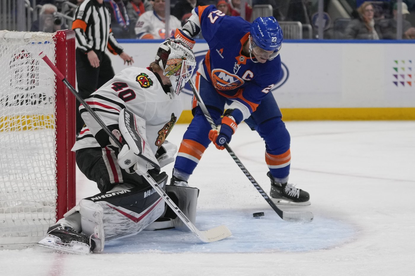 Holmstrom, Dobson lead Islanders to 5-4 win over Blackhawks | iNFOnews.ca