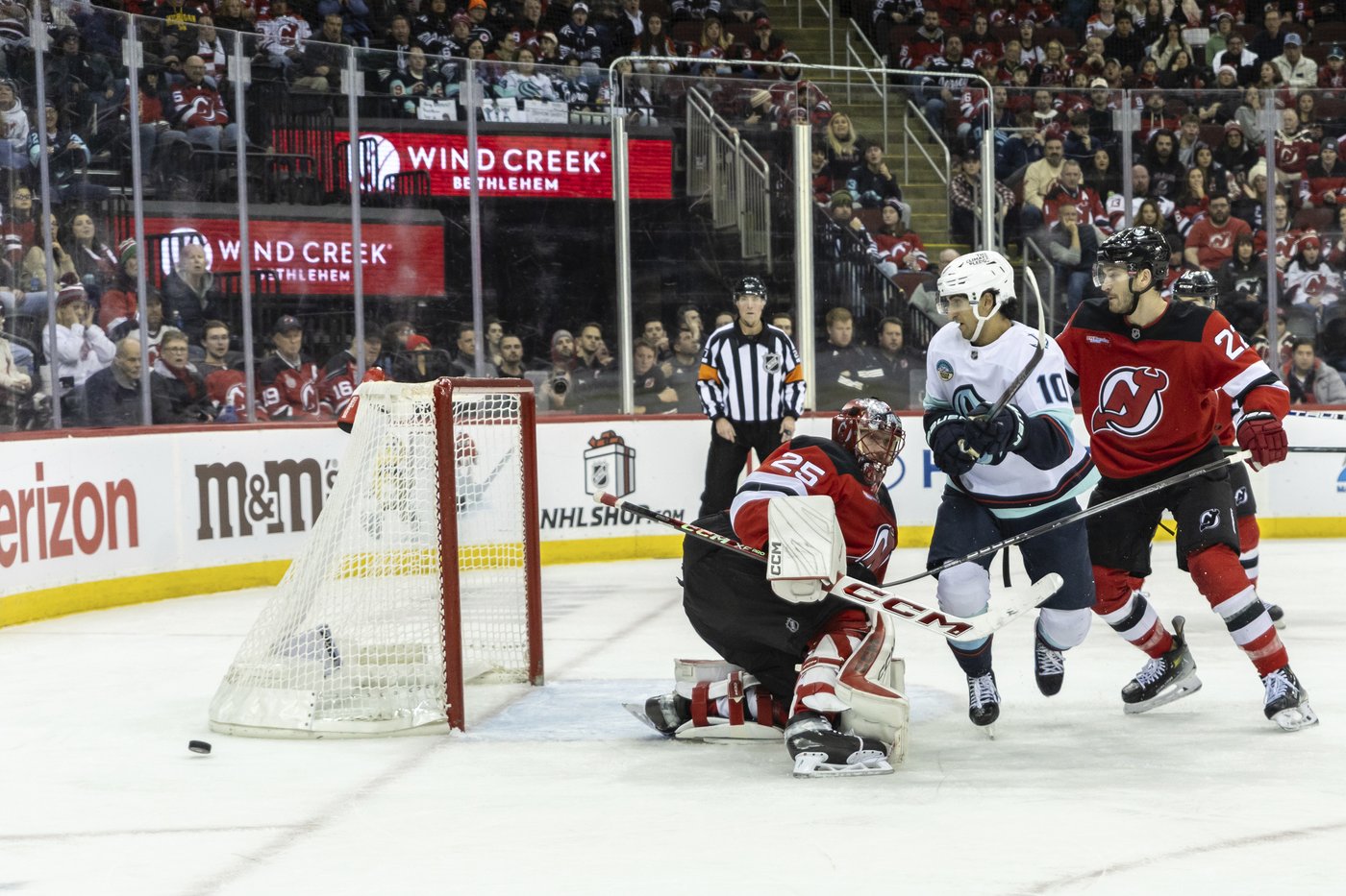 Meier scores tiebreaking goal early in 3rd period as Devils beat Kraken 3-2 | iNFOnews.ca