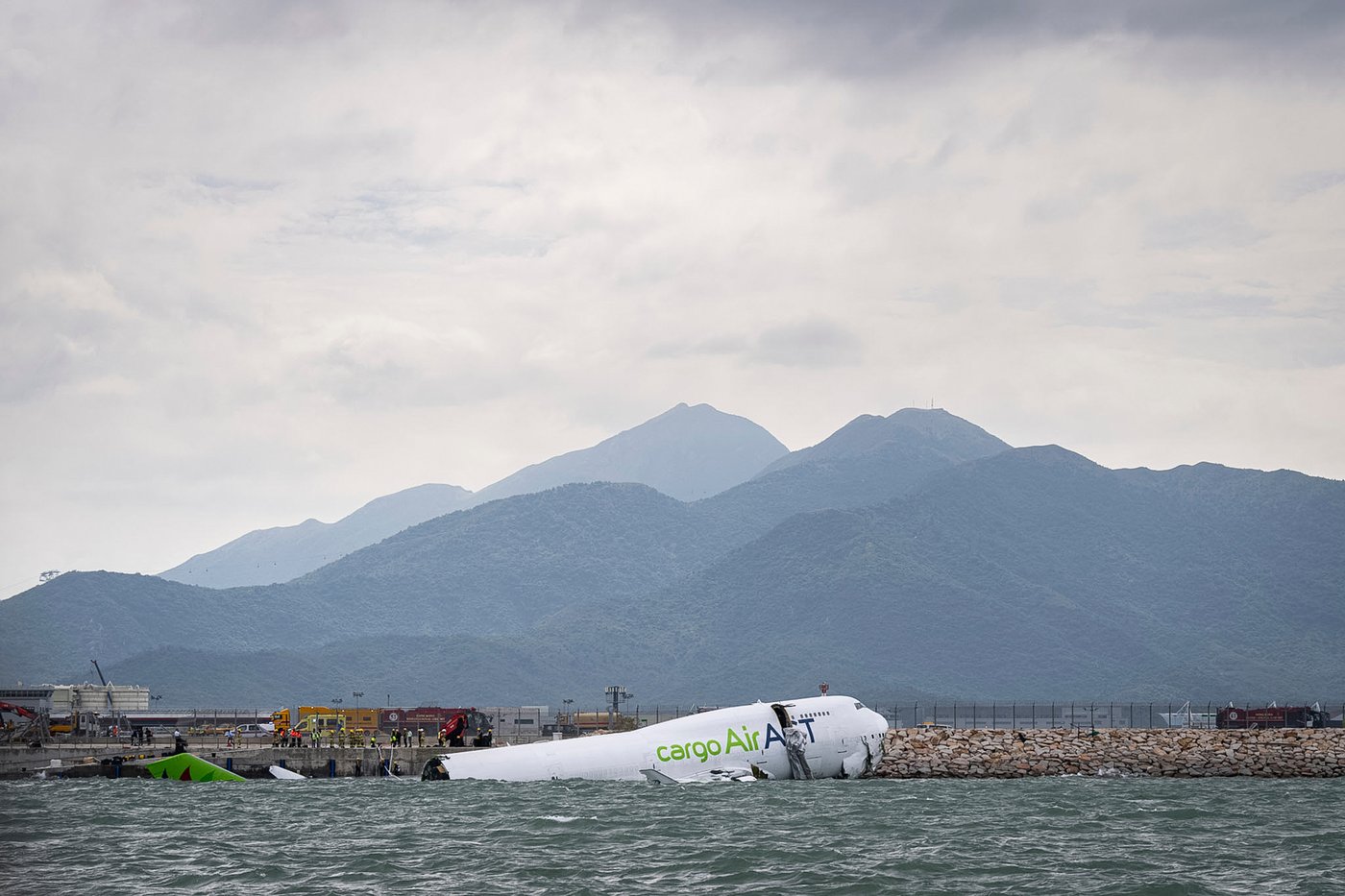 Hong Kong runway set for reopening after crash but won't be used regularly for now | iNFOnews.ca Hong Kong runway set for reopening after crash but won't be used regularly for now | iNFOnews.ca