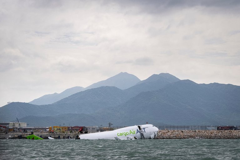 Hong Kong runway set for reopening after crash but won't be used regularly for now | iNFOnews.ca
