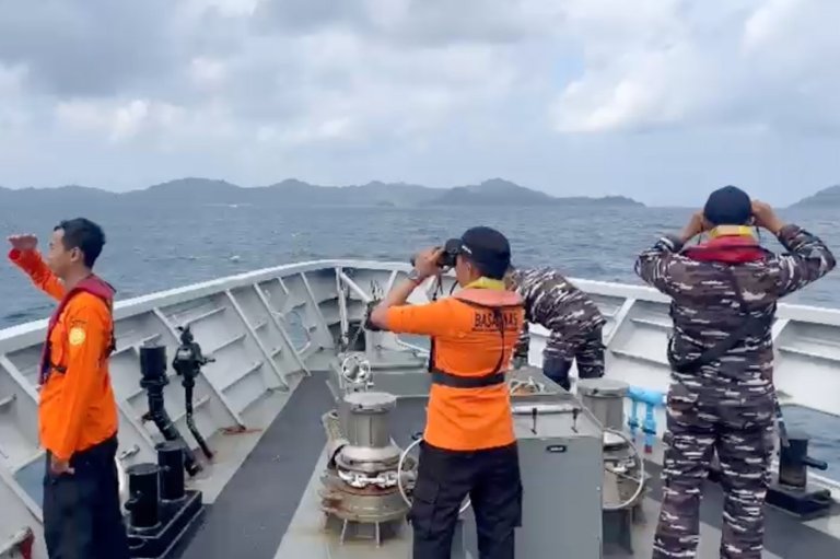 1 person dead and 23 missing after passenger boat sinks in Indonesia, authorities say | iNFOnews.ca