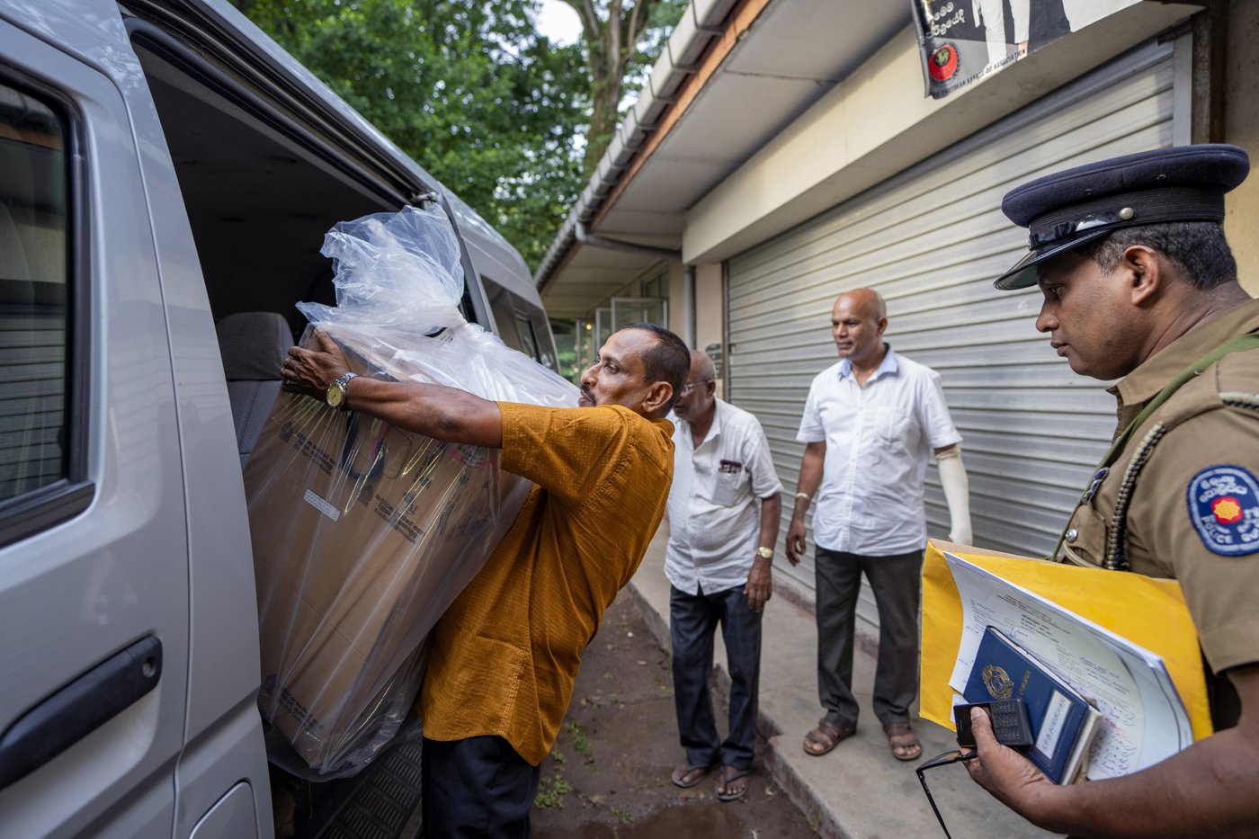 Marxist-leaning Dissanayake leads early official vote count in Sri Lanka's presidential election | iNFOnews.ca