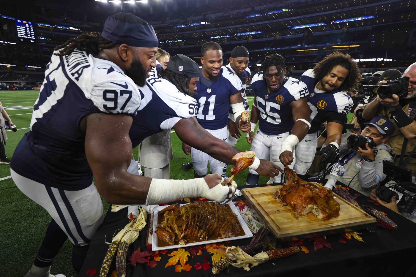 Overshown's flashy pick-6 boosts Cowboys in 27-20 Thanksgiving win over Giants | iNFOnews.ca Overshown's flashy pick-6 boosts Cowboys in 27-20 Thanksgiving win over Giants | iNFOnews.ca