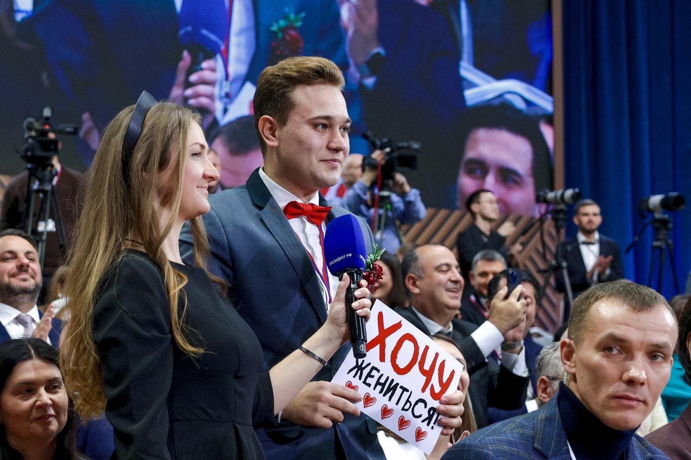 At Putin’s annual news conference, a Russian journalist pops the question - to his girlfriend | iNFOnews.ca