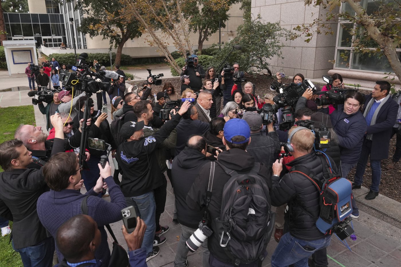 Judge in LA delays until January decision on resentencing Menendez brothers | iNFOnews.ca Judge in LA delays until January decision on resentencing Menendez brothers | iNFOnews.ca