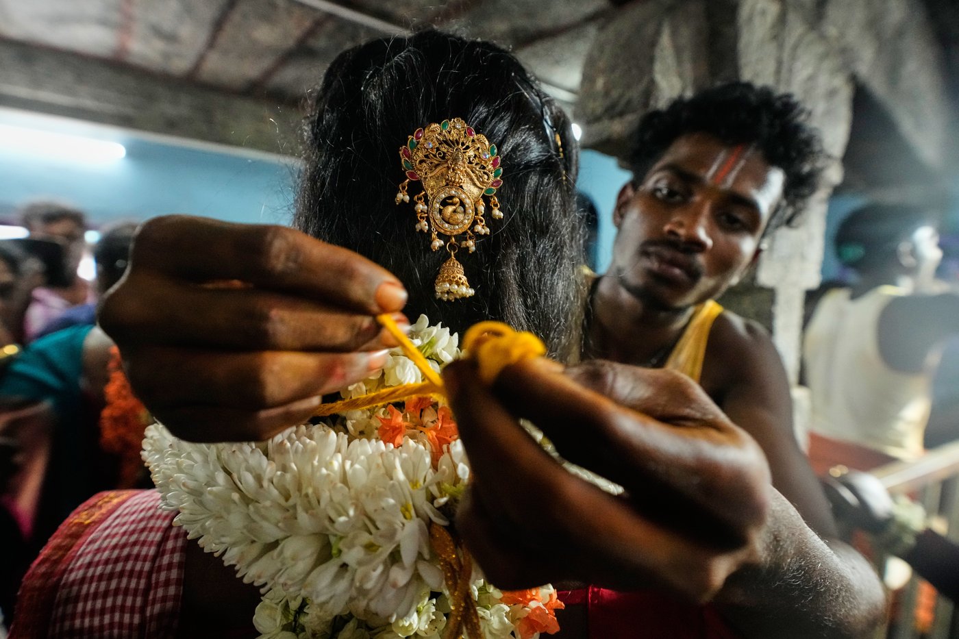 PHOTO ESSAY: A symbolic marriage ritual and beauty pageant brings India’s trans community together | iNFOnews.ca