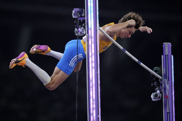 Duplantis breaks pole vault world record for 14th time to capture third world championship title | iNFOnews.ca