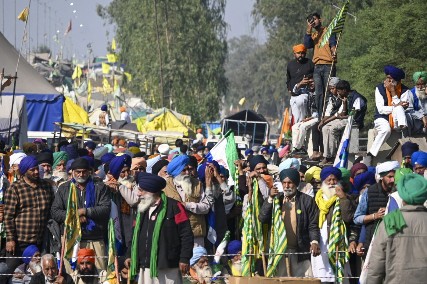 Police in India clash with farmers during protest march over minimum price demand for crops | iNFOnews.ca