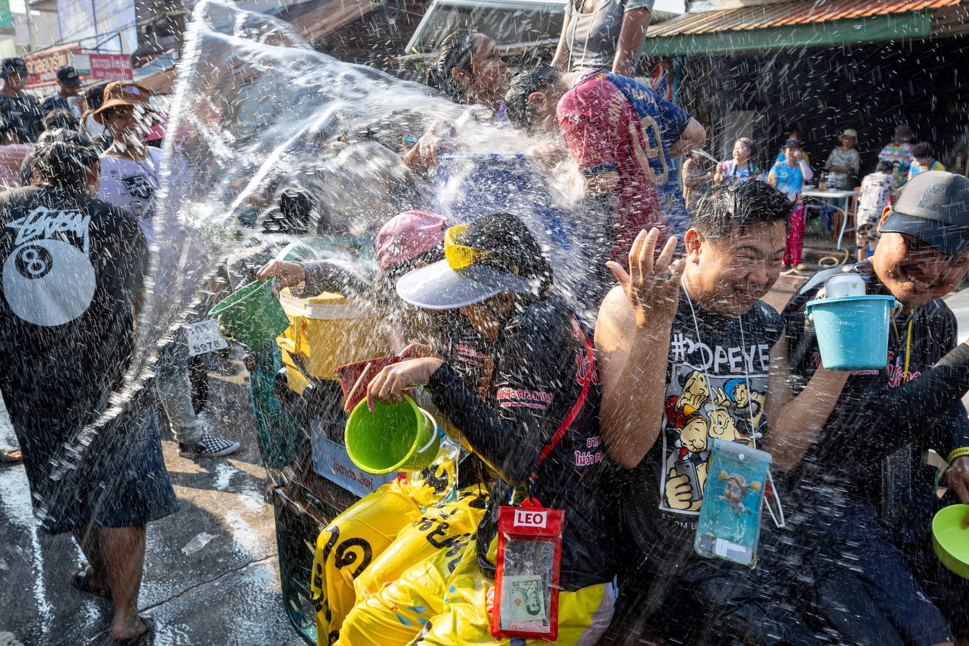 People spray water to celebrate the Thai New Year during the Songkran festival, in photos | iNFOnews.ca