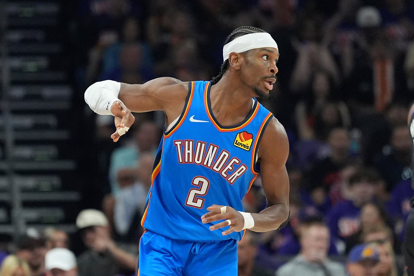 Gilgeous-Alexander scores 42, Thunder beat Suns 121-109 to take a 3-0 series lead | iNFOnews.ca