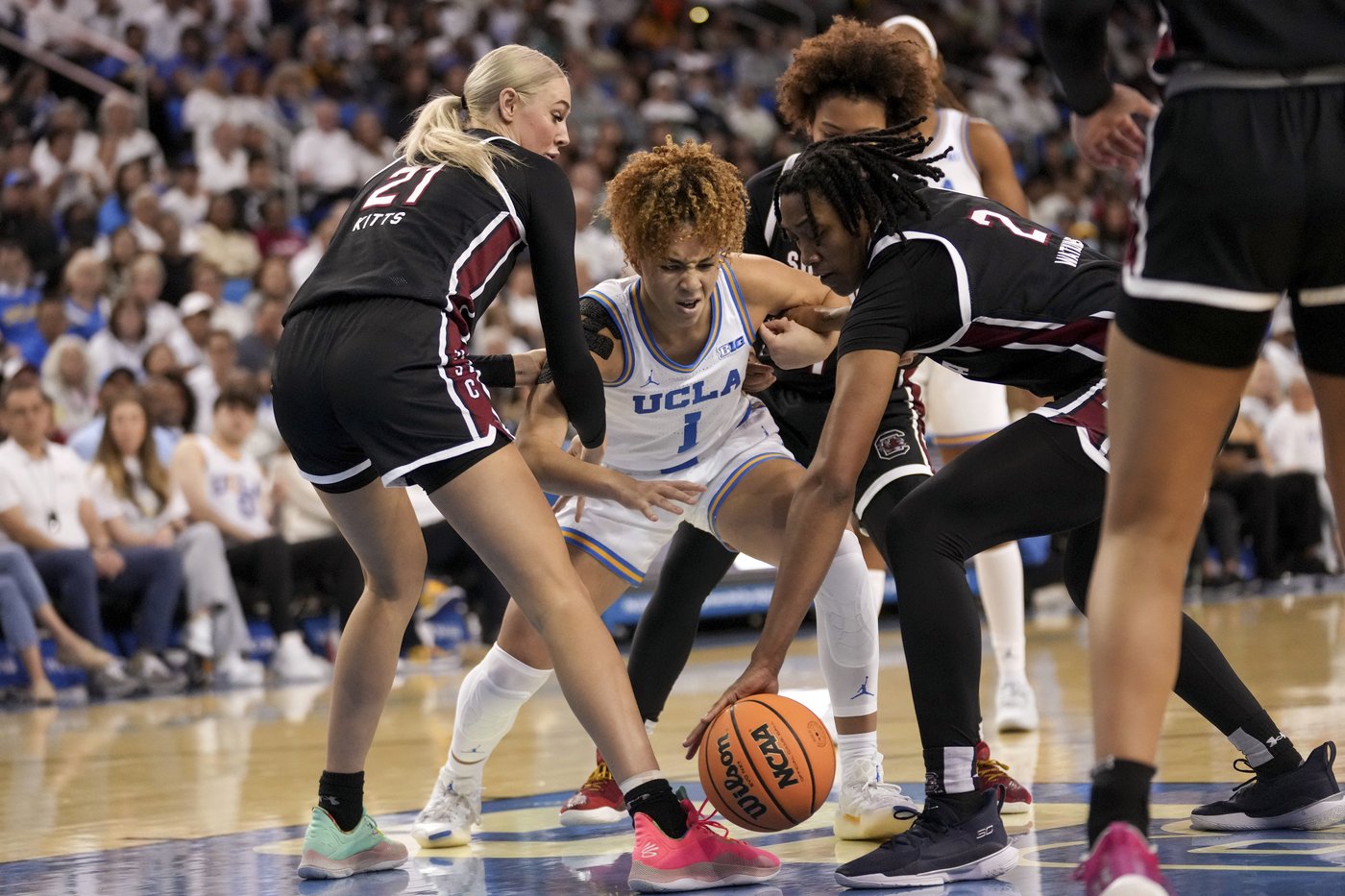 No. 1 South Carolina experiences rare sting of defeat, seeing 43-game winning streak end | iNFOnews.ca