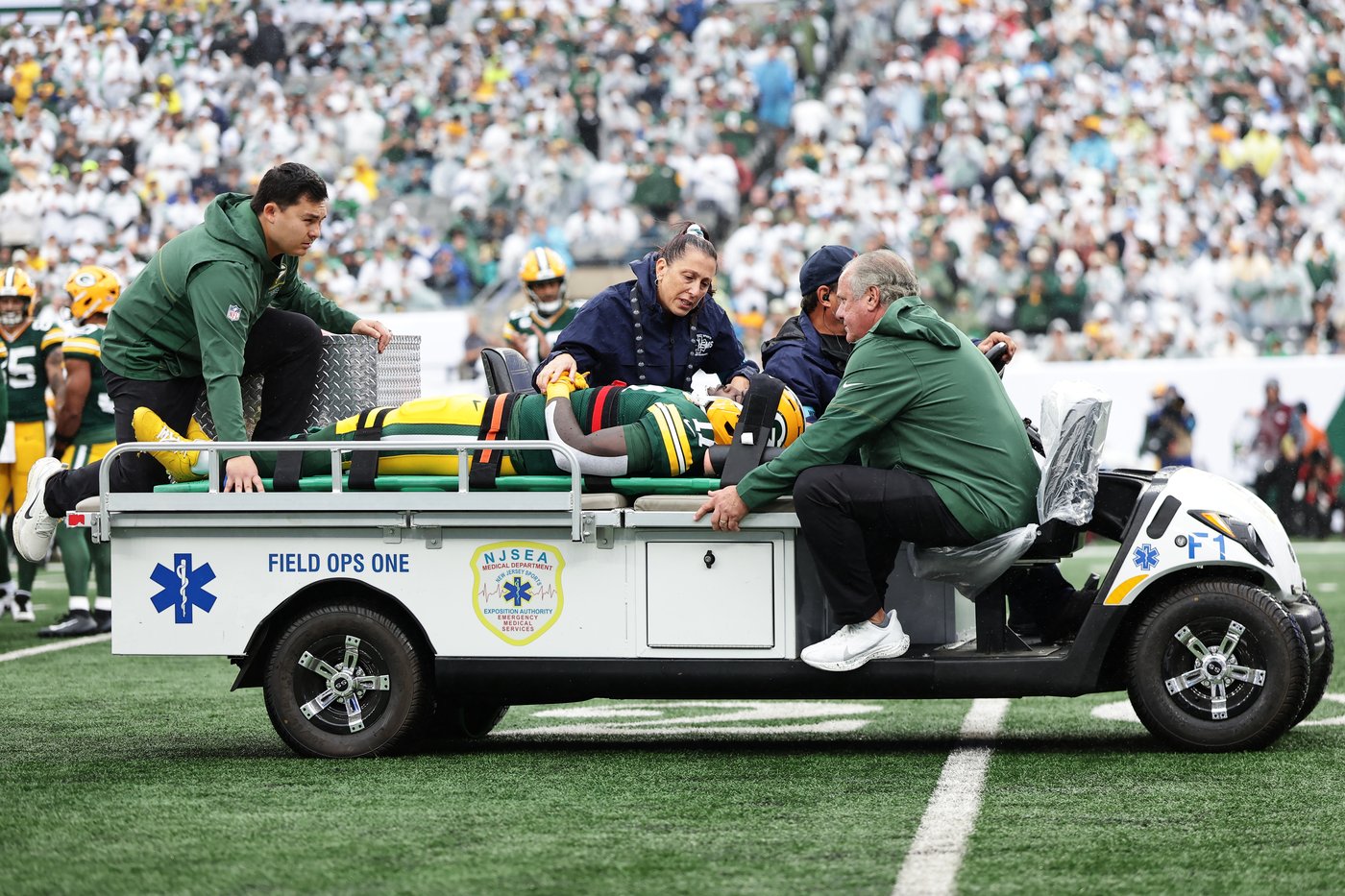 Packers’ Jayden Reed has movement in extremities after neck injury, but being hospitalized overnight | iNFOnews.ca