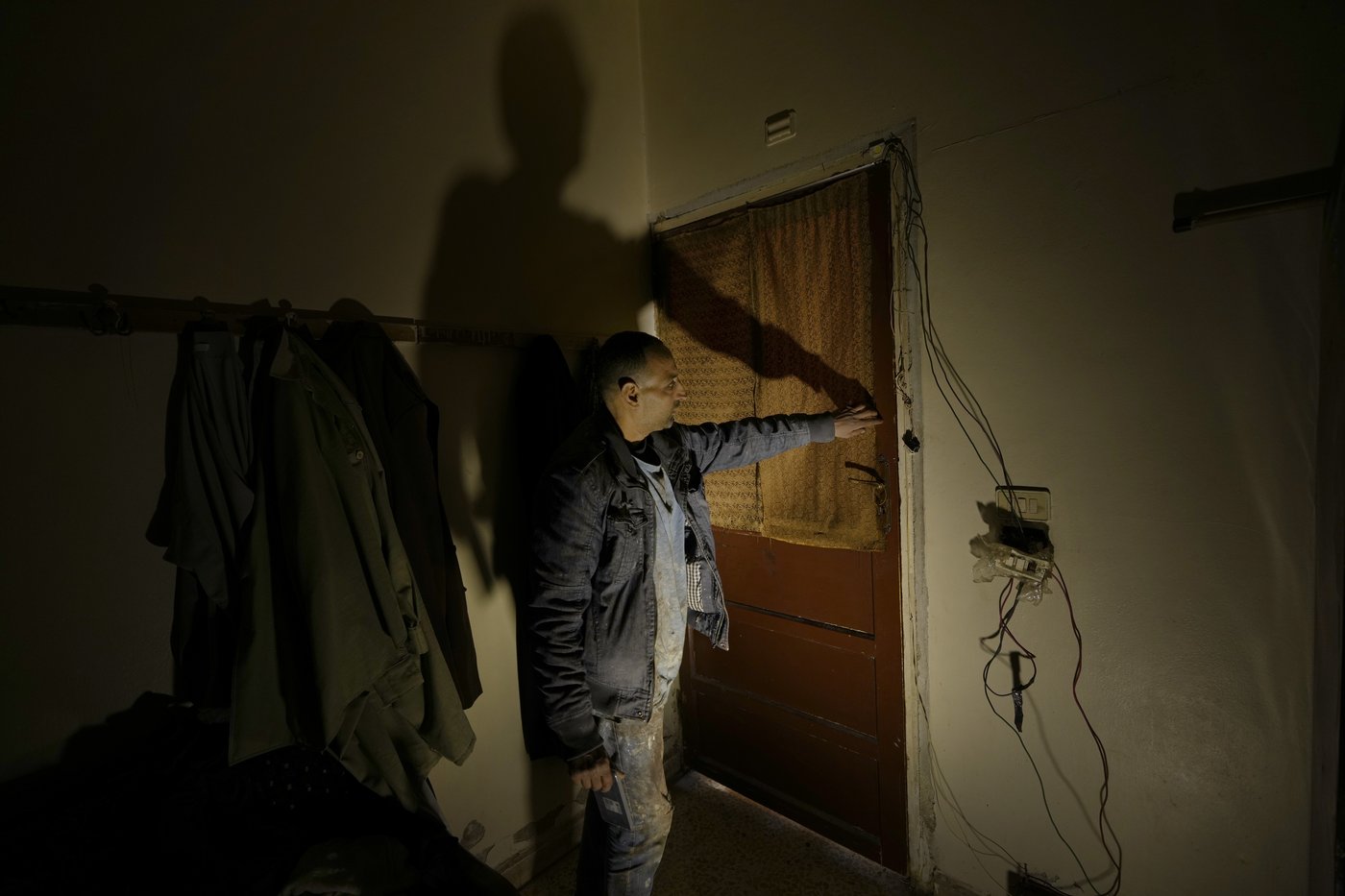 Clashes between Islamists now in power in Syria and Assad's supporters kill 6 fighters | iNFOnews.ca Clashes between Islamists now in power in Syria and Assad's supporters kill 6 fighters | iNFOnews.ca