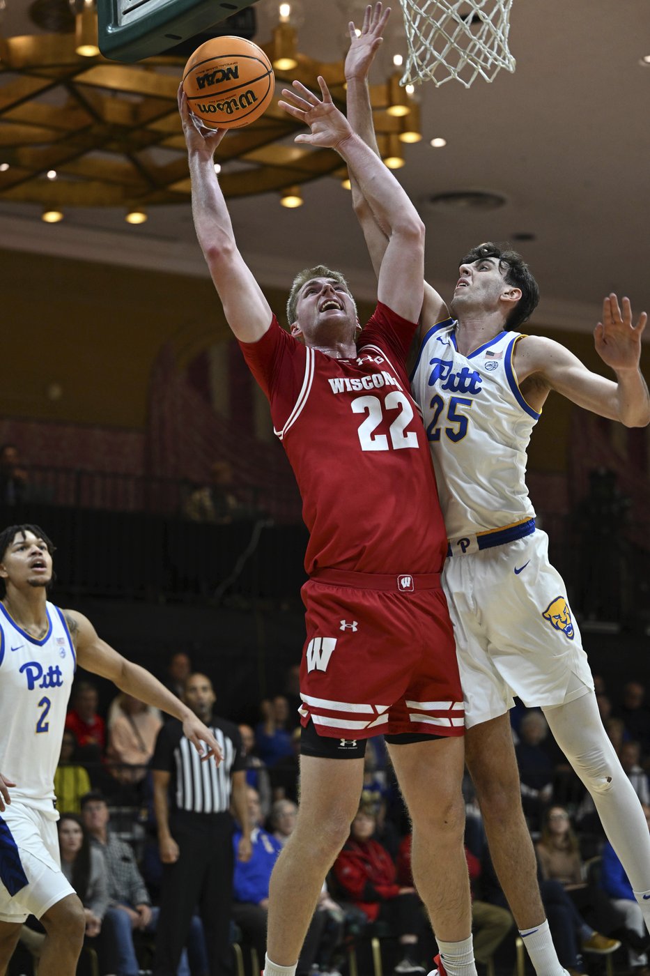 Tonje scores 33, No. 19 Wisconsin beats Pittsburgh 81-75 for Greenbrier Tip-Off title | iNFOnews.ca