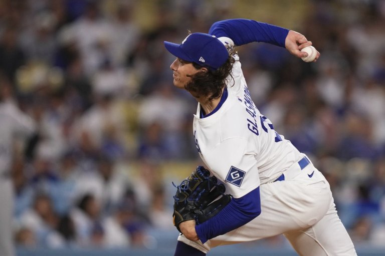 Tyler Glasnow dominates Rockies with no-hitter through seven innings | iNFOnews.ca
