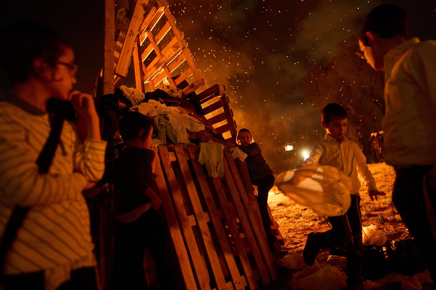Jewish holiday Lag BaOmer lights up Israel with bonfires and song, in photos | iNFOnews.ca