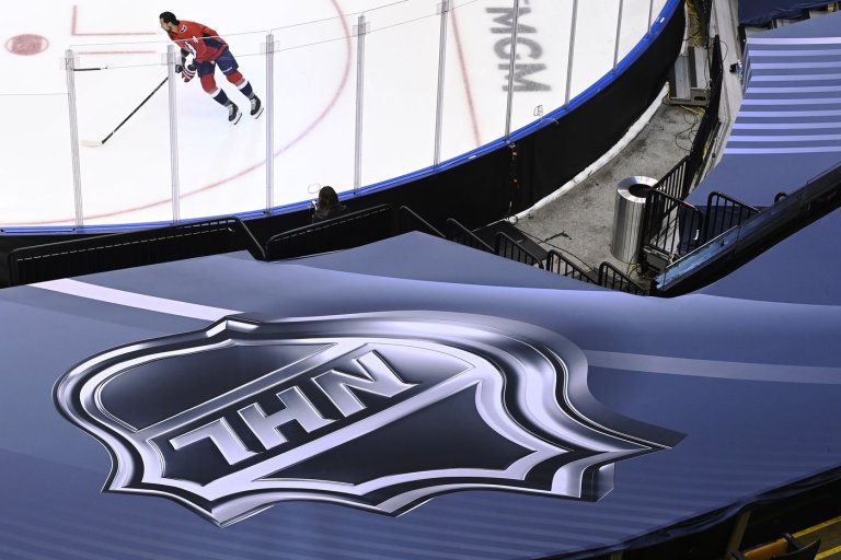 Fact File: Fake stories about hockey stars tied to foreign clickbait network | iNFOnews.ca