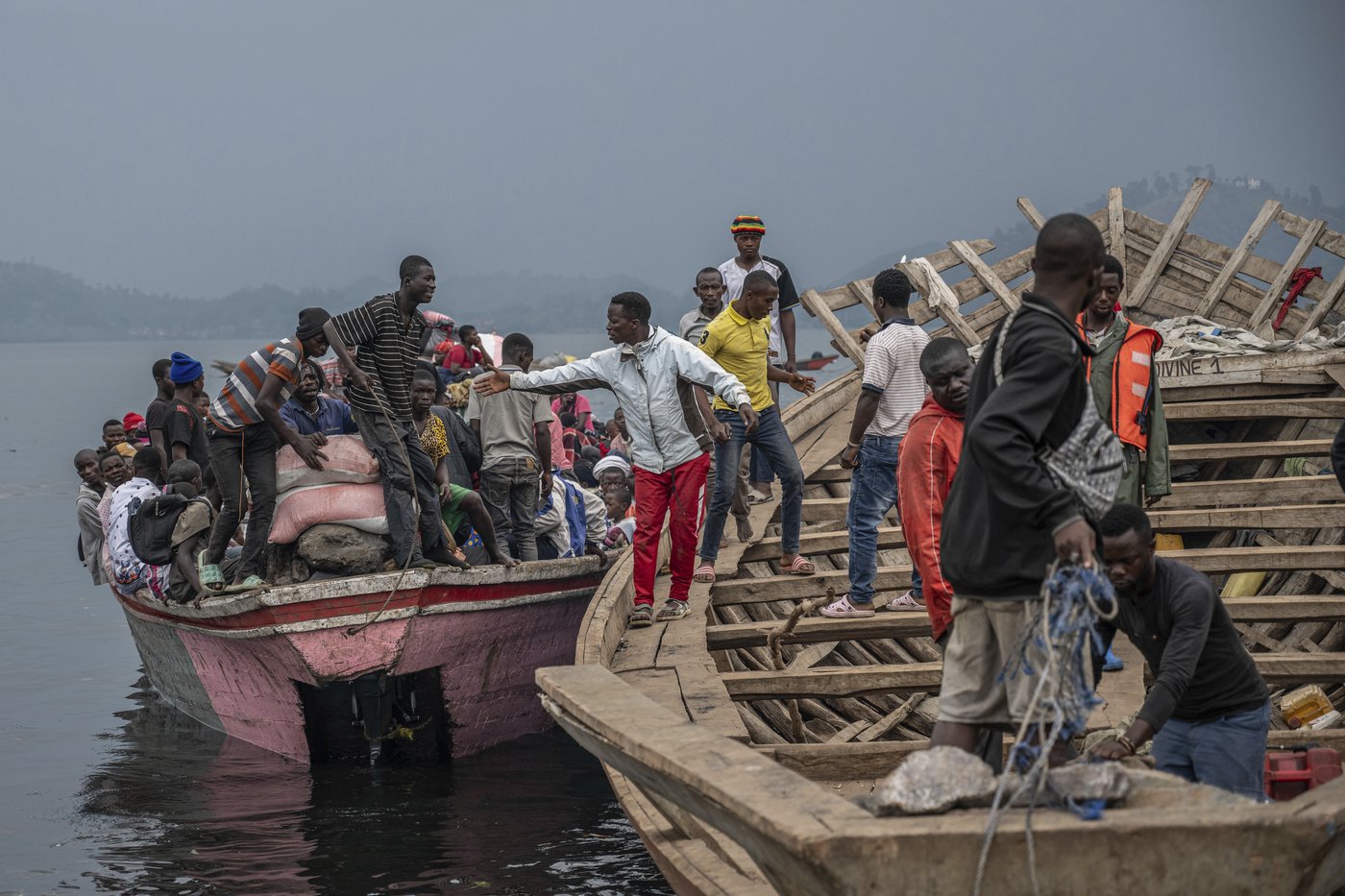 A rebel group is advancing on eastern Congo's largest city and over 100,000 people have fled | iNFOnews.ca